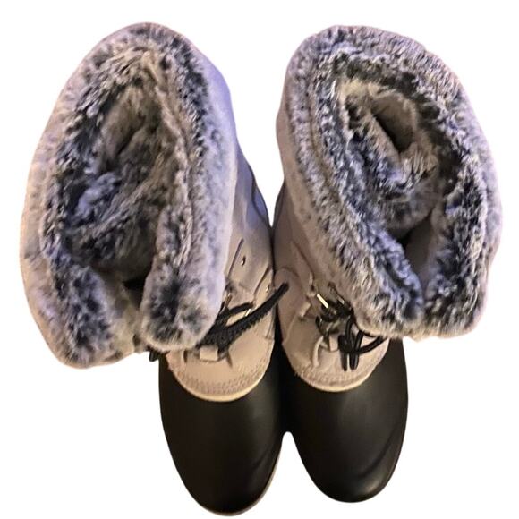 Khombu "Emily" Women Snow Boots, 8, Leather Upper, Faux Fur Trim, Gray/Blk, Duck - Picture 3 of 10